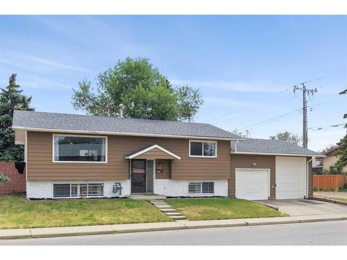 491 78 Avenue Ne, Calgary, AB - Outdoor With Facade