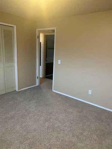 491 78 Avenue Ne, Calgary, AB - Indoor Photo Showing Other Room