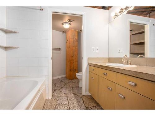 208-240 11 Avenue Sw, Calgary, AB - Indoor Photo Showing Bathroom