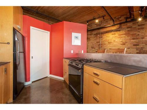 208-240 11 Avenue Sw, Calgary, AB - Indoor Photo Showing Kitchen