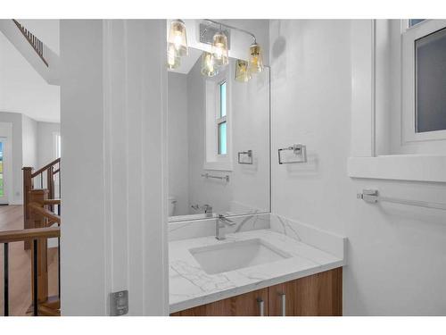 1427 Aldrich Place, Carstairs, AB - Indoor Photo Showing Bathroom