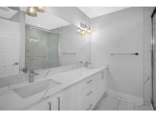 1427 Aldrich Place, Carstairs, AB - Indoor Photo Showing Bathroom