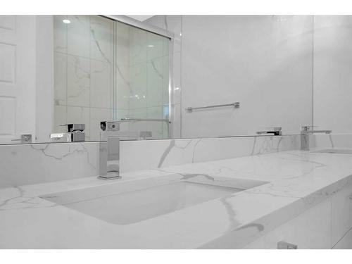 1427 Aldrich Place, Carstairs, AB - Indoor Photo Showing Bathroom