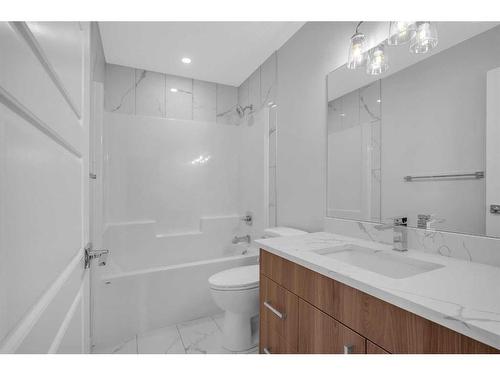 1427 Aldrich Place, Carstairs, AB - Indoor Photo Showing Bathroom