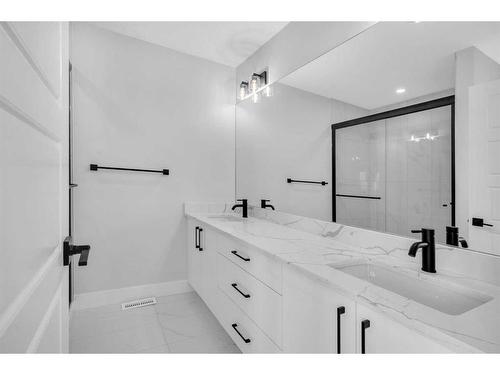 1421 Aldrich Place, Carstairs, AB - Indoor Photo Showing Bathroom