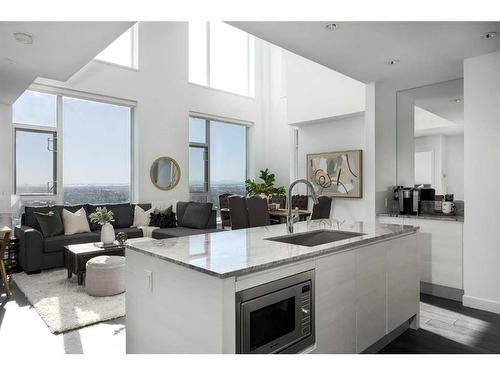 3408-310 12 Avenue Sw, Calgary, AB - Indoor Photo Showing Kitchen