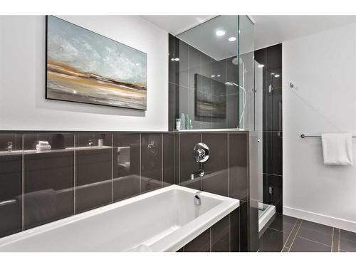 3408-310 12 Avenue Sw, Calgary, AB - Indoor Photo Showing Bathroom