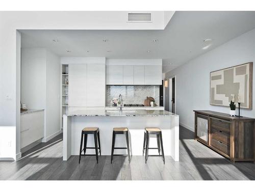 3408-310 12 Avenue Sw, Calgary, AB - Indoor Photo Showing Kitchen With Upgraded Kitchen