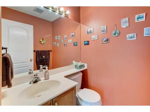 246 Douglas Ridge Mews Se, Calgary, AB - Indoor Photo Showing Bathroom