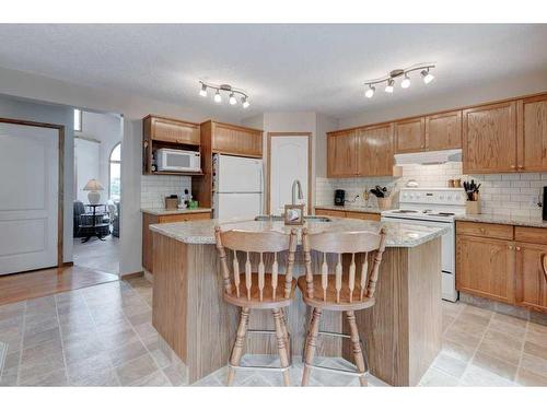 246 Douglas Ridge Mews Se, Calgary, AB - Indoor Photo Showing Kitchen