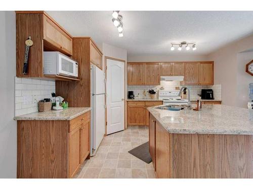 246 Douglas Ridge Mews Se, Calgary, AB - Indoor Photo Showing Kitchen