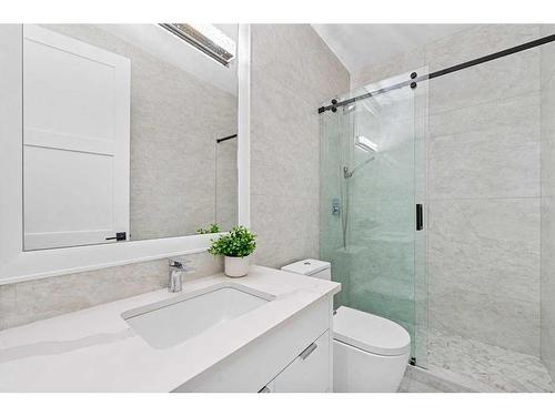 102 Malibou Road Sw, Calgary, AB - Indoor Photo Showing Bathroom