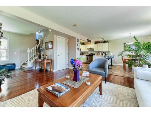 303 Royal Birch View Nw, Calgary, AB - Indoor Photo Showing Living Room