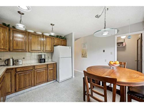 3935 Point Mckay Road Nw, Calgary, AB - Indoor Photo Showing Kitchen