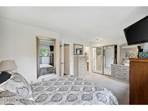 3935 Point Mckay Road Nw, Calgary, AB - Indoor Photo Showing Bedroom