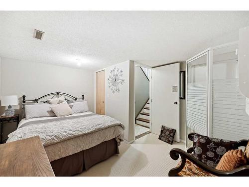 3935 Point Mckay Road Nw, Calgary, AB - Indoor Photo Showing Bedroom