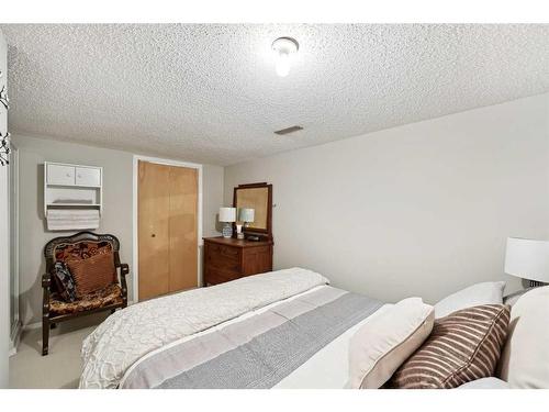 3935 Point Mckay Road Nw, Calgary, AB - Indoor Photo Showing Bedroom