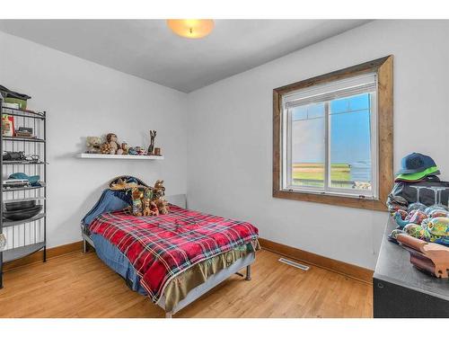 201030 Rr251, Rural Vulcan County, AB - Indoor Photo Showing Bedroom