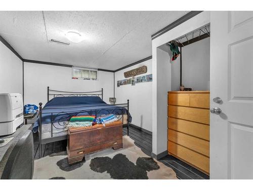 201030 Rr251, Rural Vulcan County, AB - Indoor Photo Showing Bedroom