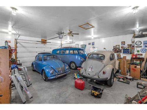 201030 Rr251, Rural Vulcan County, AB - Indoor Photo Showing Garage