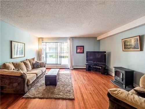 204-1234 14 Avenue Sw, Calgary, AB - Indoor Photo Showing Living Room