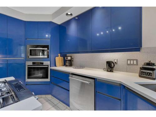 34 Sun Harbour Way Se, Calgary, AB - Indoor Photo Showing Kitchen