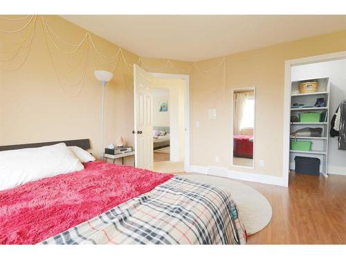 34 Sun Harbour Way Se, Calgary, AB - Indoor Photo Showing Bedroom