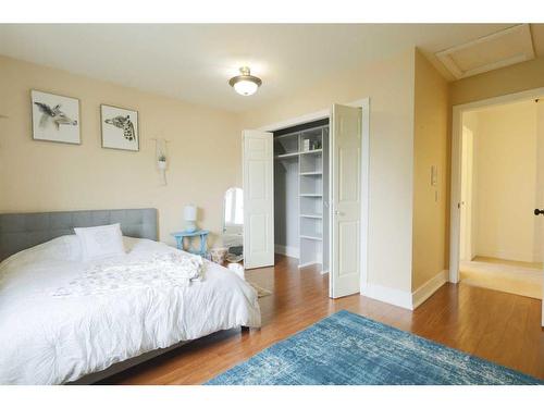 34 Sun Harbour Way Se, Calgary, AB - Indoor Photo Showing Bedroom