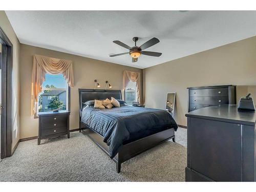 42 Valley Pointe Way Nw, Calgary, AB - Indoor Photo Showing Bedroom