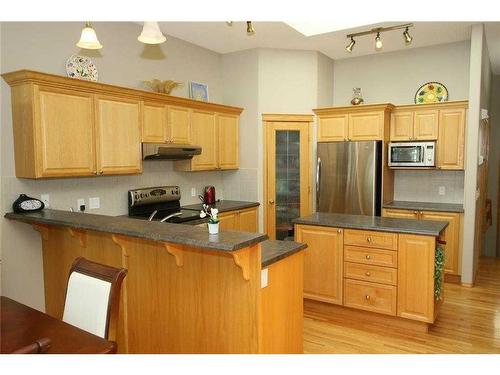 35 Wentworth Gardens Sw, Calgary, AB - Indoor Photo Showing Kitchen