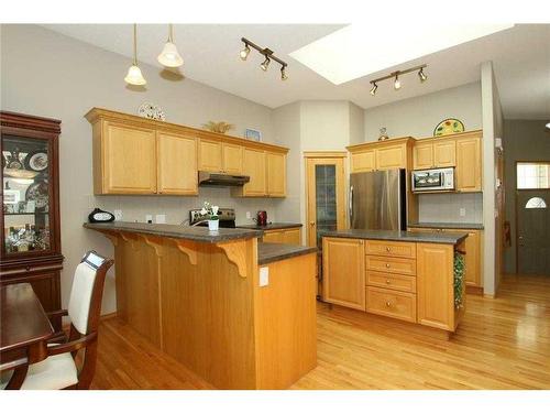 35 Wentworth Gardens Sw, Calgary, AB - Indoor Photo Showing Kitchen