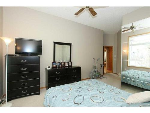 35 Wentworth Gardens Sw, Calgary, AB - Indoor Photo Showing Bedroom