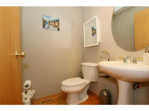 35 Wentworth Gardens Sw, Calgary, AB - Indoor Photo Showing Bathroom