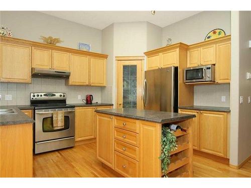 35 Wentworth Gardens Sw, Calgary, AB - Indoor Photo Showing Kitchen With Double Sink