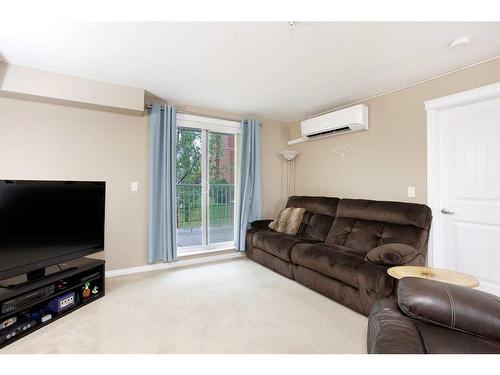 4102-31 Country Village Manor Ne, Calgary, AB - Indoor Photo Showing Living Room