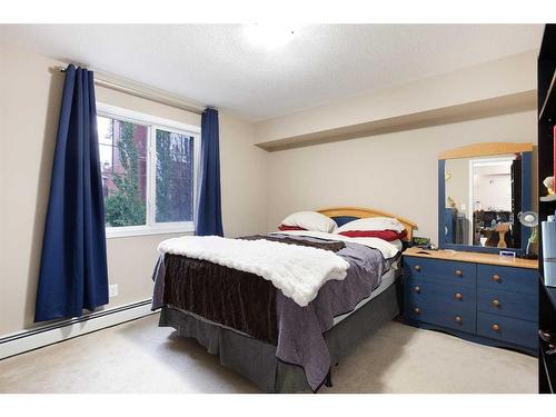 4102-31 Country Village Manor Ne, Calgary, AB - Indoor Photo Showing Bedroom