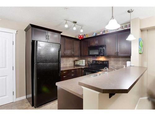 4102-31 Country Village Manor Ne, Calgary, AB - Indoor Photo Showing Kitchen