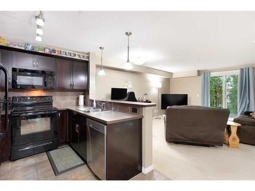 4102-31 Country Village Manor Ne, Calgary, AB - Indoor Photo Showing Kitchen