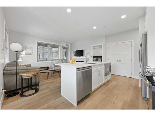 104-8355 19 Avenue Sw, Calgary, AB - Indoor Photo Showing Kitchen