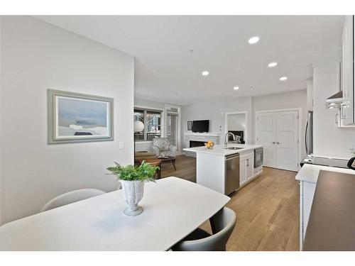 104-8355 19 Avenue Sw, Calgary, AB - Indoor Photo Showing Dining Room