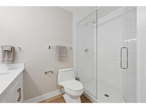 104-8355 19 Avenue Sw, Calgary, AB - Indoor Photo Showing Bathroom