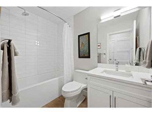 104-8355 19 Avenue Sw, Calgary, AB - Indoor Photo Showing Bathroom