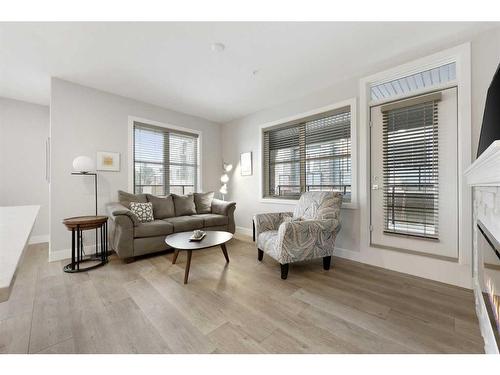 104-8355 19 Avenue Sw, Calgary, AB - Indoor Photo Showing Living Room