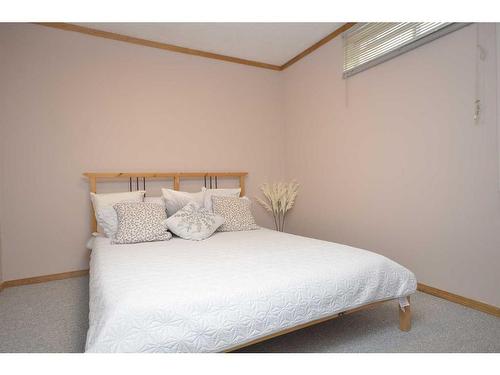 12 Riverside Crescent Se, Calgary, AB - Indoor Photo Showing Bedroom