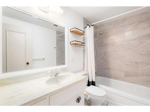 5839 Dalhousie Drive Nw, Calgary, AB - Indoor Photo Showing Bathroom