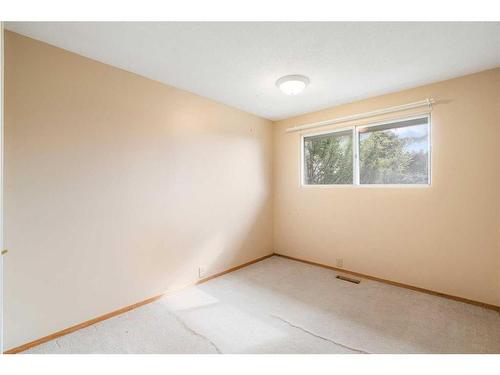 5839 Dalhousie Drive Nw, Calgary, AB - Indoor Photo Showing Other Room