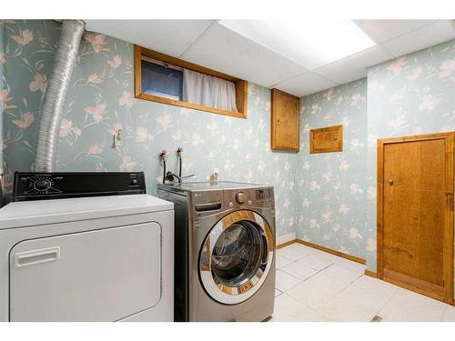 5839 Dalhousie Drive Nw, Calgary, AB - Indoor Photo Showing Laundry Room