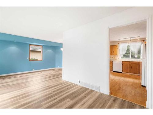 5839 Dalhousie Drive Nw, Calgary, AB - Indoor Photo Showing Other Room