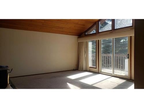 23 Edgewood Place Nw, Calgary, AB -  Photo Showing Other Room