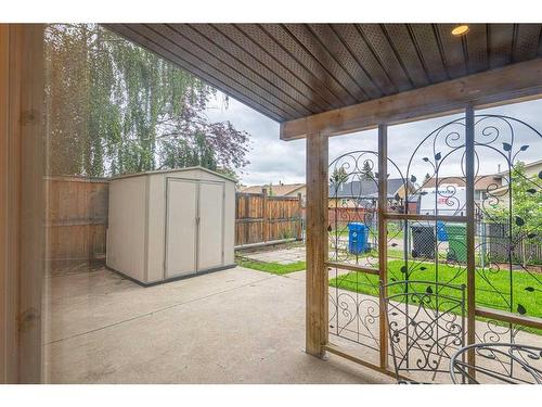 67 Beaconsfield Close Nw, Calgary, AB - Outdoor